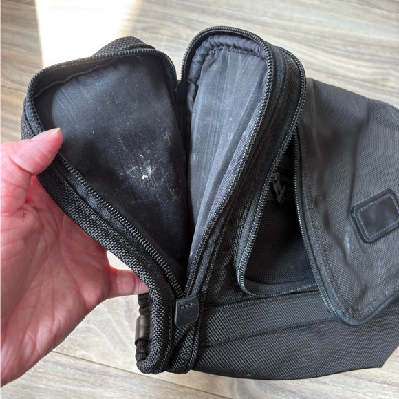 Tumi Black Toiletry Bag Durable and Stylish - Picture 7 of 8